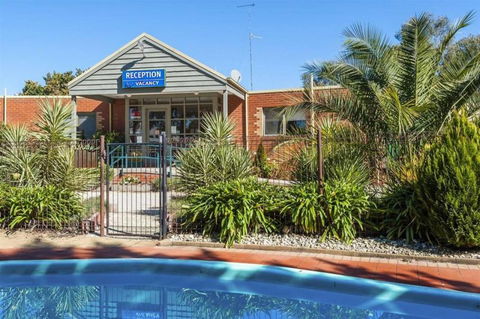 COMFORT INN COACH AND BUSHMANS - Perisher Accommodation 0