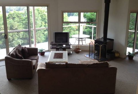 Ravensbourne Escape Kookaburra Kottage - Perisher Accommodation 3