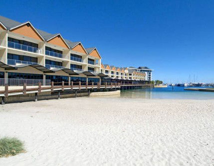 Quality Suites Crest Mandurah - Perisher Accommodation 1