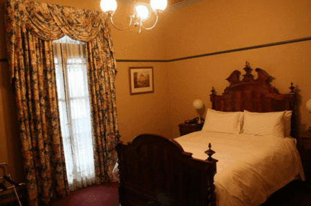 The Yarra Glen Grand Hotel - Perisher Accommodation 2