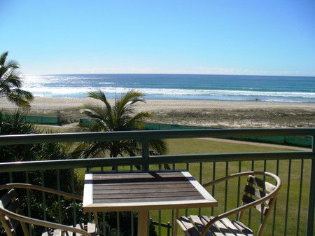 Currumbin Sands On The Beach - Perisher Accommodation 4