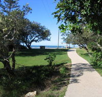 Raintrees On Moffat Beach - Perisher Accommodation