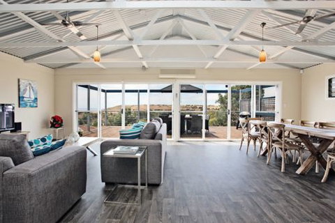 Coral Sands Luxury Beach House - Perisher Accommodation 0