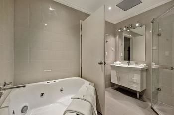Best Western Plus Buckingham International - Perisher Accommodation 21