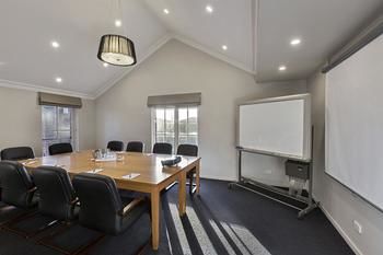 Best Western Plus Buckingham International - Perisher Accommodation 31