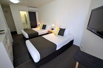 City Edge North Melbourne - Perisher Accommodation 8