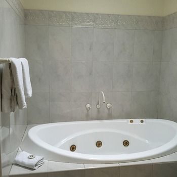 Eltham Gateway Hotel - Perisher Accommodation 16