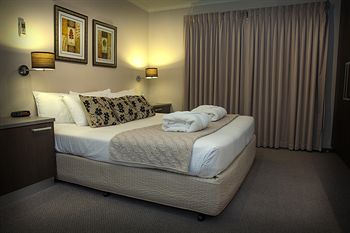 Eltham Gateway Hotel - Perisher Accommodation 0