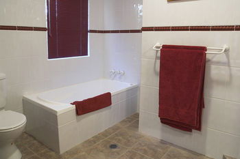 Kingfishers Manor @ Noosa - Perisher Accommodation 8