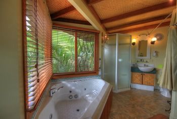 Maleny Tropical Retreat Balinese B&b - Perisher Accommodation 25