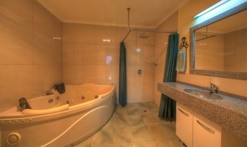 Maleny Tropical Retreat Balinese B&b - Perisher Accommodation 68