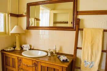 Segenhoe Inn Historic Bed & Breakfast - Perisher Accommodation 6