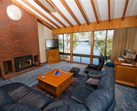 Waterside Accommodation - Derwent Retreat - Perisher Accommodation 1