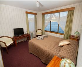Waterside Accommodation - Derwent Retreat - Perisher Accommodation 3