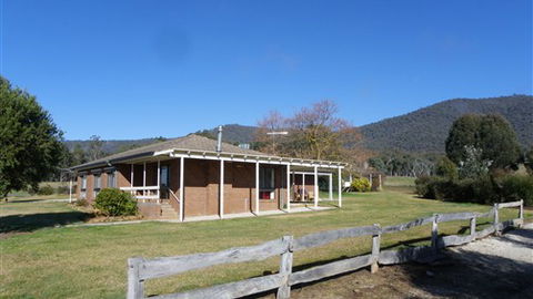 Sweetwater Stays Rural Retreat - Perisher Accommodation 6