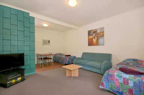 Hello Adelaide Motel + Apartments - Perisher Accommodation 2