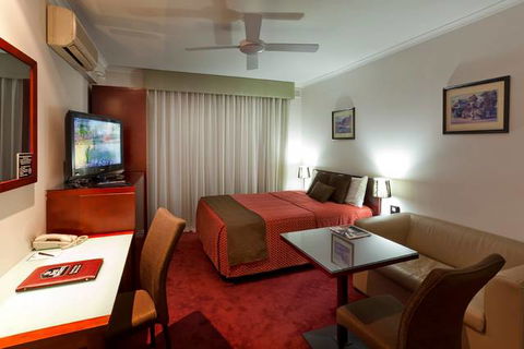 BEST WESTERN Ensenada Motor Inn & Suites - Perisher Accommodation 0