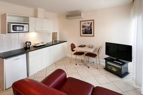 BEST WESTERN Ensenada Motor Inn & Suites - Perisher Accommodation 1