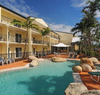 Cairns Queenslander Hotel  Apartments