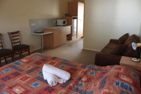 Country Roads Motor Inn - Gayndah - Perisher Accommodation 2
