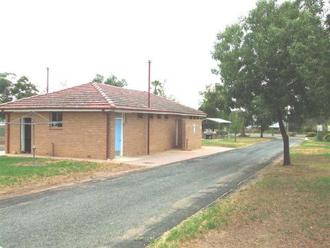 Grenfell Caravan Park - Perisher Accommodation 3