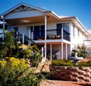 Lovering's Beach Houses - The Whitehouse Emu Bay - Perisher Accommodation