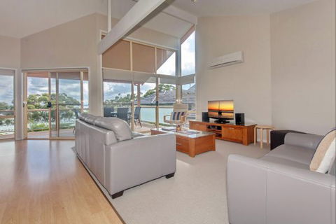 Moy At Nelson Bay - Perisher Accommodation 1
