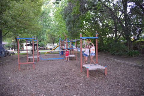 Ardern's Caravan Park, Myrtleford - Perisher Accommodation 4