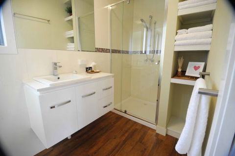 Gisborne Peak Winery  Cottages - Perisher Accommodation 1