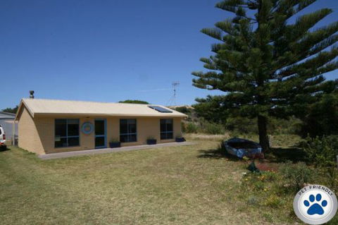 LJ Hooker Goolwa Holiday Rentals - 15 Eaton Avenue, Goolwa Beach - Perisher Accommodation 0