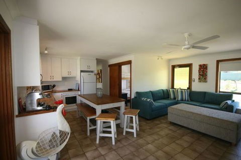LJ Hooker Goolwa Holiday Rentals - 15 Eaton Avenue, Goolwa Beach - Perisher Accommodation 2