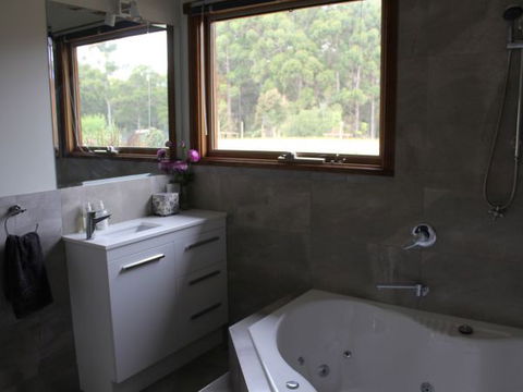 Eagle's Roost Farmstay B&B - Perisher Accommodation 2