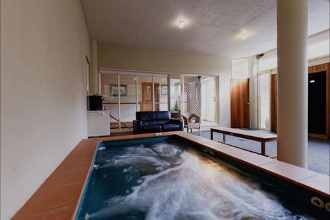 Eugenie's Luxury Accommodation - Perisher Accommodation 7
