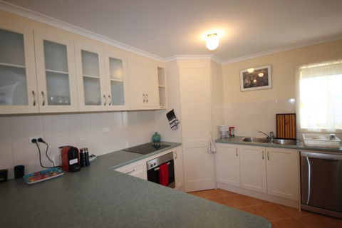 LJ Hooker Goolwa Holiday Rentals - 12 Willmett Road, Goolwa Beach - Perisher Accommodation 1
