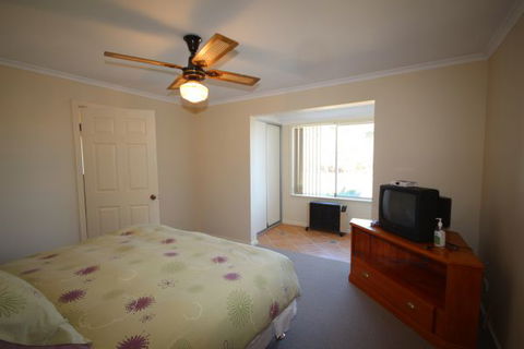 LJ Hooker Goolwa Holiday Rentals - 12 Willmett Road, Goolwa Beach - Perisher Accommodation 2