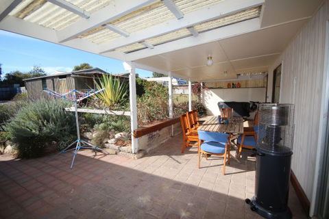 LJ Hooker Goolwa Holiday Rentals - 12 Willmett Road, Goolwa Beach - Perisher Accommodation 3