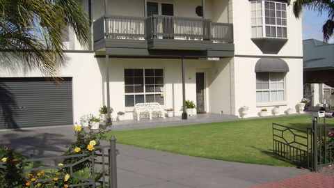 Glenelg Sea-Breeze B&B - Perisher Accommodation 0