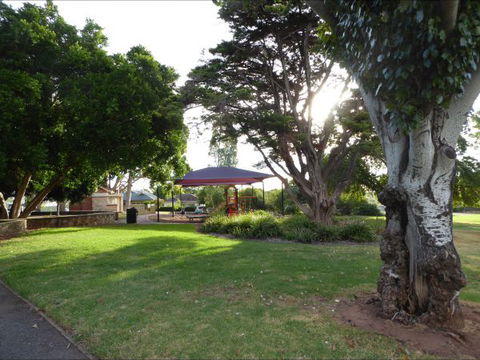 Adelaide Holiday House - Perisher Accommodation 9