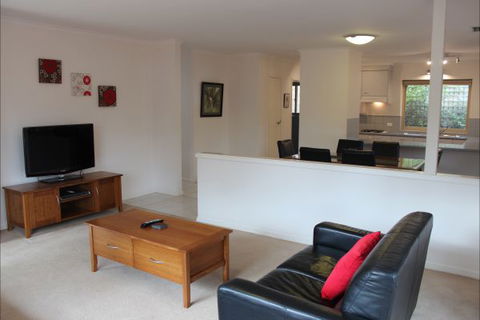 Adelaide Serviced Accommodation - Childers House - Perisher Accommodation 0