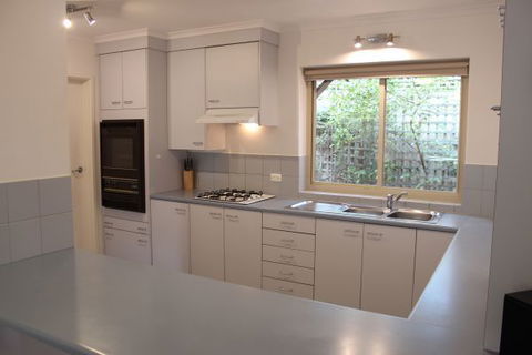 Adelaide Serviced Accommodation - Childers House - Perisher Accommodation 3