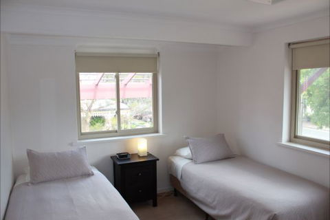 Adelaide Serviced Accommodation - Childers House - Perisher Accommodation 4