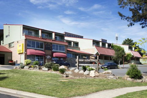 Aspire Alpine Gables And Brumby Bar - Perisher Accommodation 0