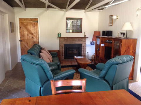 Avaleigh Elms Farmstay - Perisher Accommodation 4