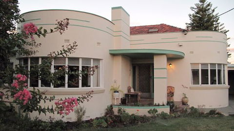 B&B Wodonga - Art Deco Accommodation - Perisher Accommodation 0