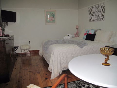 B&B Wodonga - Art Deco Accommodation - Perisher Accommodation 2