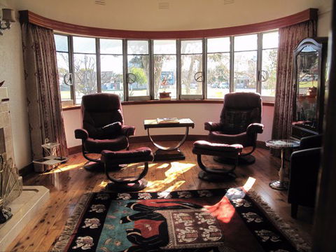 B&B Wodonga - Art Deco Accommodation - Perisher Accommodation 5