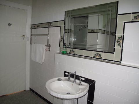 B&B Wodonga - Art Deco Accommodation - Perisher Accommodation 9