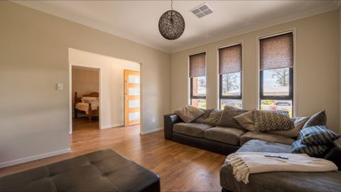 Barossa Family Holiday Home - Perisher Accommodation 4