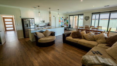 Barossa Family Holiday Home - Perisher Accommodation 8