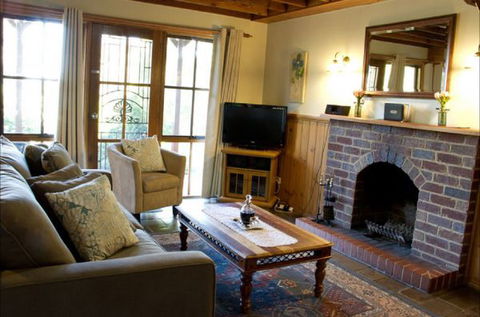 Beechworth Camellia Cottage - Perisher Accommodation 2